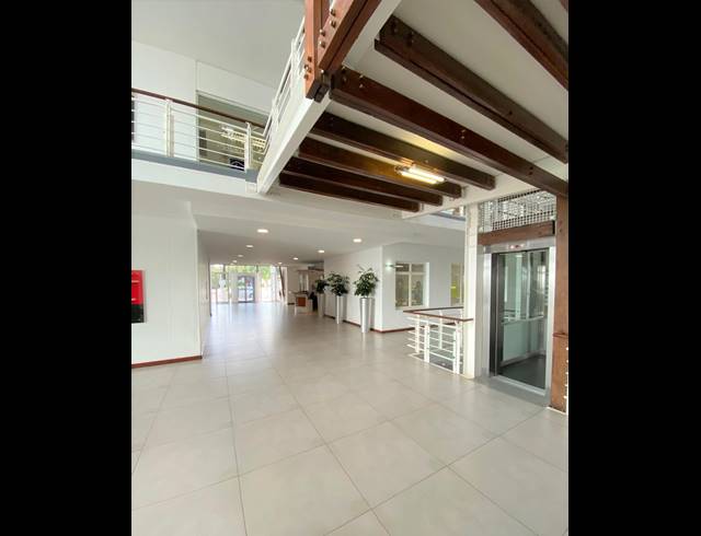 206M² OFFICE TO LET IN WATERFRONT